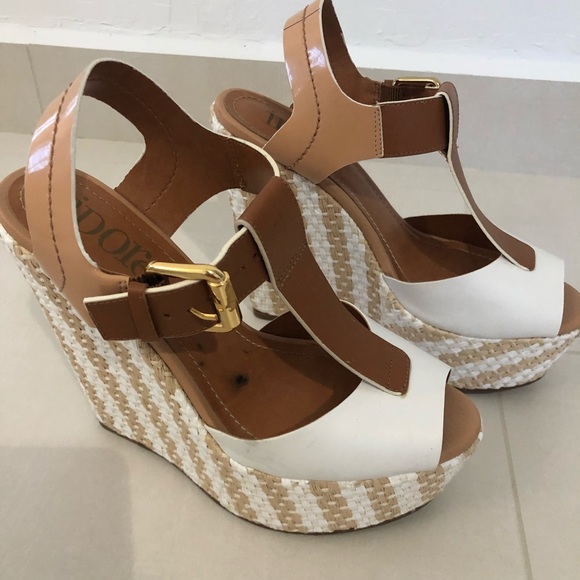 Platform Sandals 💛 - Picture 6 of 8